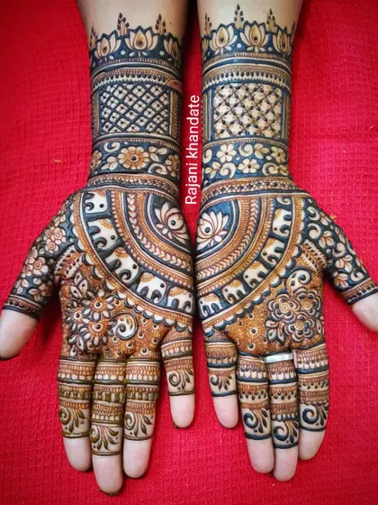 A duplicate of image 201, this photo showcases the perfect symmetry and intricate detail of this classic bridal design.