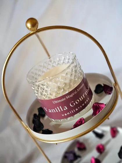 Another look at the 'Vanilla Gourmand' candle from my Crystal Sparkle collection, showcased on a decorative stand. The elegant jar makes it a beautiful gift.