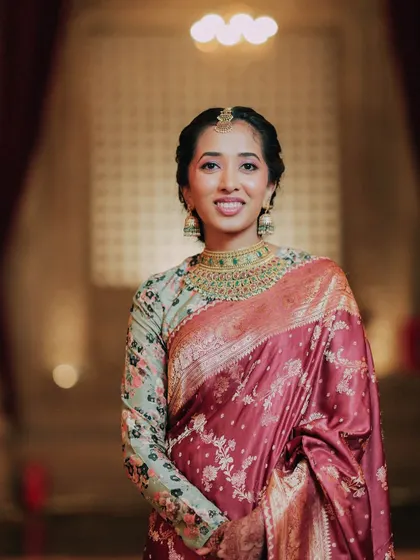Radiance personified. This bride is wearing a beautiful Sabyasachi saree, and I created a soft, glowing makeup look to match its elegance.