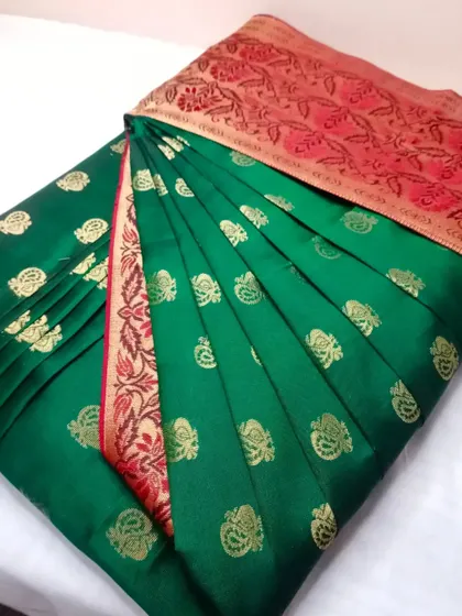 Don't say "no saree please" because of the draping hassle. This green Banarasi is now easy to wear thanks to my pre-pleating service.