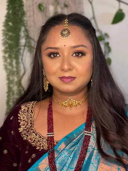 My final look for Deepawali. I love getting fully dressed up for festivals, complete with jewellery and a bold makeup look.