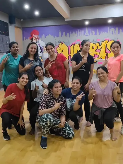 Full house and Friday vibes with the evening batch. We love ending the week with a great workout and a group photo.