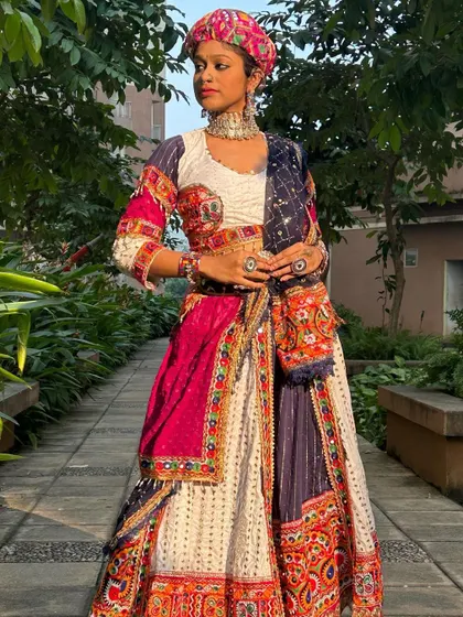 This version of the outfit includes a pagdi, showing how you can accessorize the same base for a different look each night.