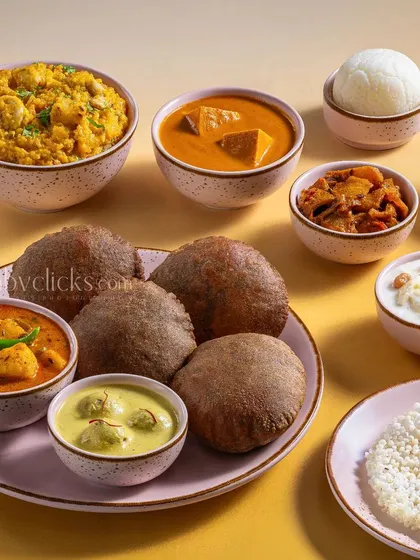 A festive Navratri thali featuring a variety of fasting-friendly dishes like sabudana khichdi, kuttu ki puri, and fruit raita.