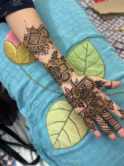 Another angle of the unique geometric and floral henna pattern.