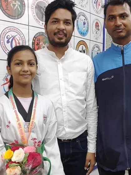 A close-up of our Delhi State Championship medal winner with her coaches.