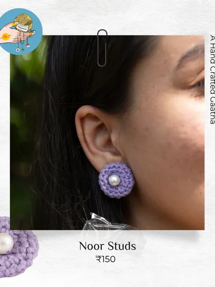 Simple, elegant, and perfect for every day. These are my 'Noor' studs, featuring a delicate pearl at the center. They are my go-to for a minimal, handmade touch.