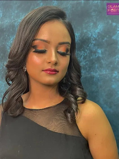 Another beautiful option for a bridesmaid or a party guest. The warm, sunset-toned eyeshadow is flattering on many skin tones and adds a touch of glamour.