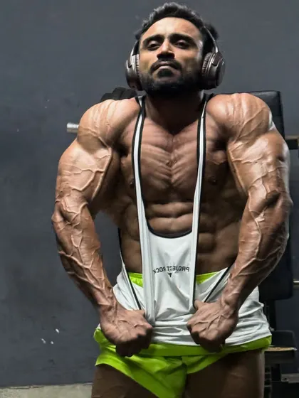 Another most muscular pose, feeling the pump.