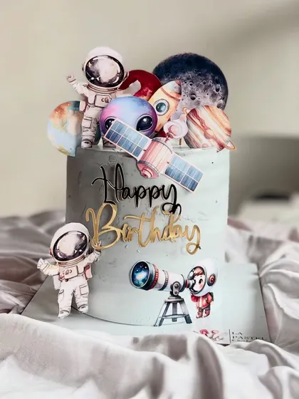 A clearer shot of the space-themed birthday cake, perfect for any kid who dreams of exploring the stars.