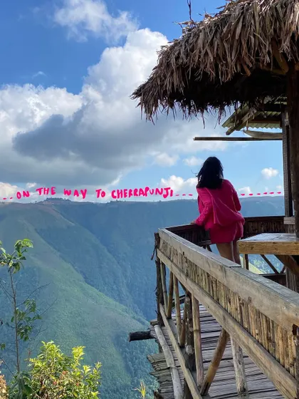 On the way to Cherrapunji. A simple dotted line marks the horizon, emphasizing the vastness of the landscape.