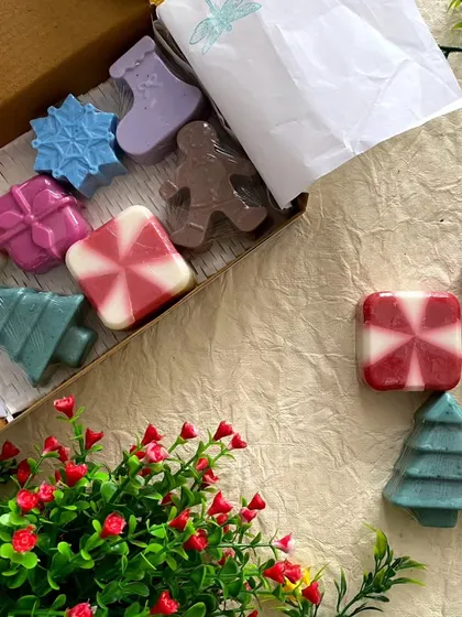 Another beautiful shot of the Christmas soap hamper. The set of seven soaps makes a complete and thoughtful holiday gift.