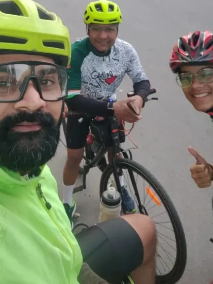 Beating the Monday blues with an easy chit-chat ride at Kartavya Path. This selfie captures the fun, social start to our week.