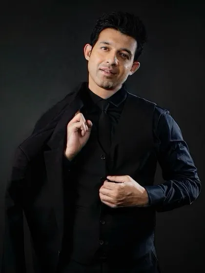Whether it's a club gig or a formal wedding, I'm always ready to suit up and bring the right energy. This is a glimpse of my professional look for corporate events and weddings, where presentation is just as important as the music.