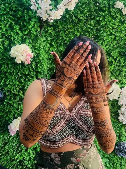 The rich color of the henna stain stands out beautifully in photos.