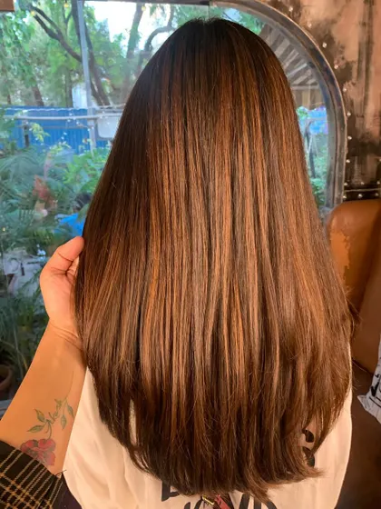 Rusty Auburn. This non-bleach color gives a beautiful warm glow to straight, healthy hair. (No filter)