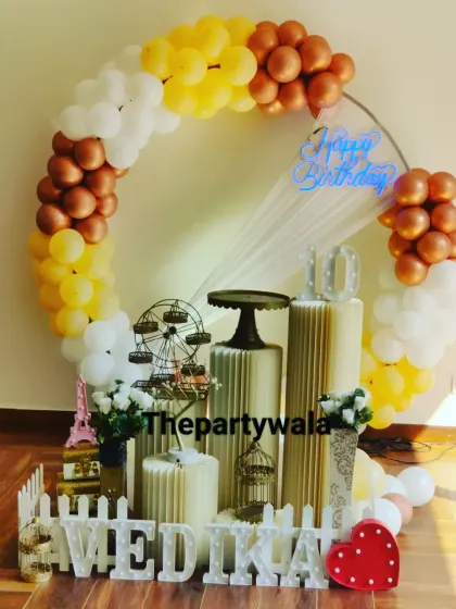 A cheerful ring decoration with yellow, white, and rose gold balloons, perfect for a bright and happy celebration.
