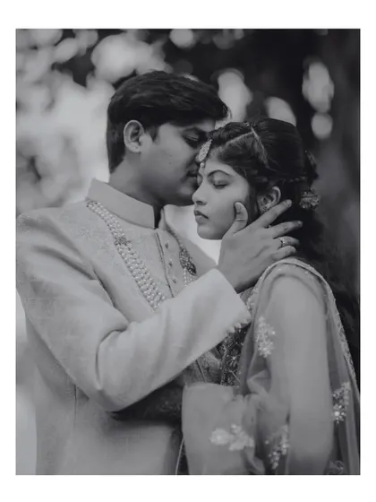 A beautiful black and white version of the previous portrait, adding a timeless and classic feel to this romantic moment.