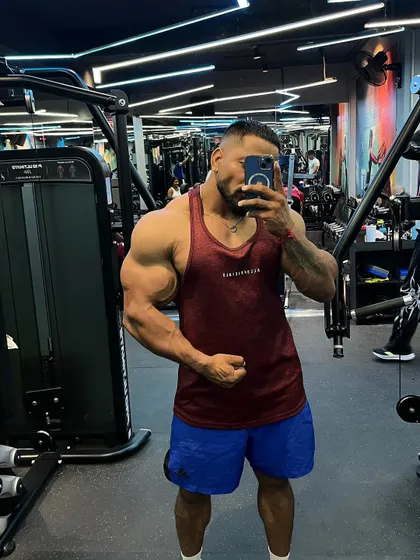 Another angle of the side bicep pose.