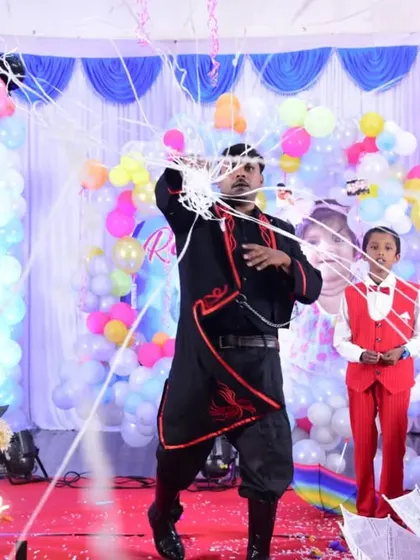 Let's end with a bang. A surprise confetti or streamer storm is the perfect finale for a high-energy show, leaving everyone with a feeling of celebration and fun. Maza aaya?