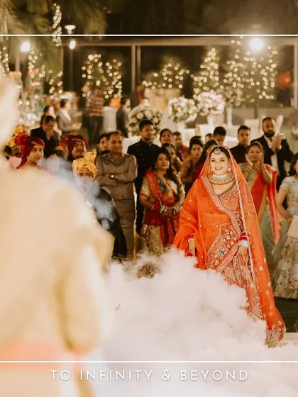 "To infinity and beyond." The bride makes her grand entrance, walking on a path of clouds towards the groom, creating a truly magical and unforgettable wedding moment.