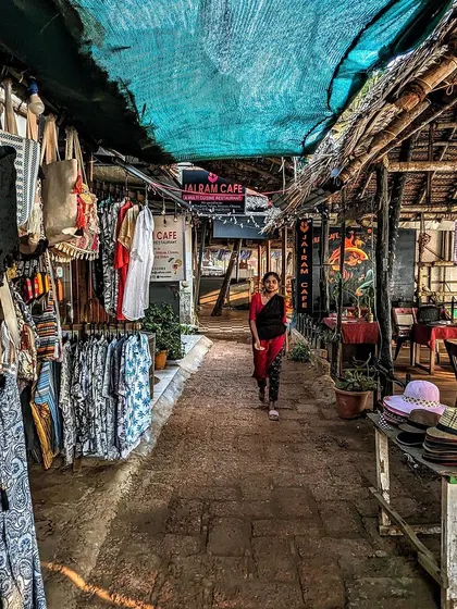 The vibrant market stalls along the Varkala cliff, perfect for souvenir shopping with an ocean view.