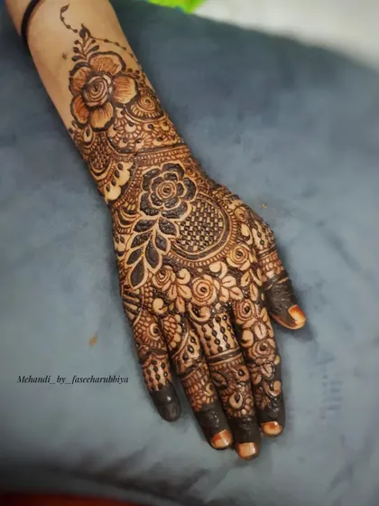 A floral henna design with an Indian touch, featuring a central mandala and detailed finger work.