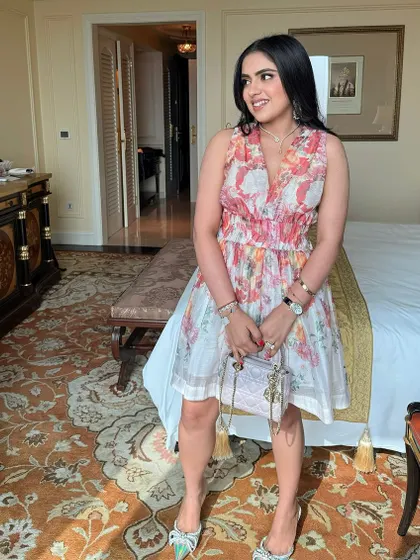 The perfect brunch look. Yaashna is ready for her day, looking fresh and flawless. The makeup is minimal and radiant, letting her natural beauty and stylish outfit do all the talking.