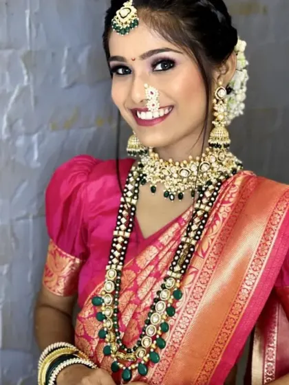 This client created a stunning Maharashtrian bridal look by renting this choker and long haar set with green beads, paired with a traditional nath.