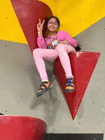 Reaching the top and chilling on a volume! This is the kind of fun and achievement we love to see. Our gym is a playground where kids can challenge themselves and celebrate their victories.