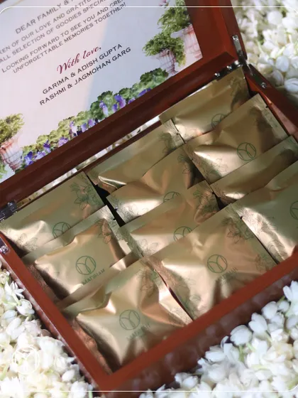 The Ram Parivar Box is a tribute to tradition. This wooden box, filled with our Madihah Gourmet selection, is a heartfelt gift that celebrates the values of love, loyalty, and togetherness.