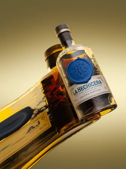 Another experiment with the "flowing" bottle concept, this time with La Hechicera rum. The distorted reflection and the way the blue wax seal pops against the golden liquid creates a surreal and eye-catching image.