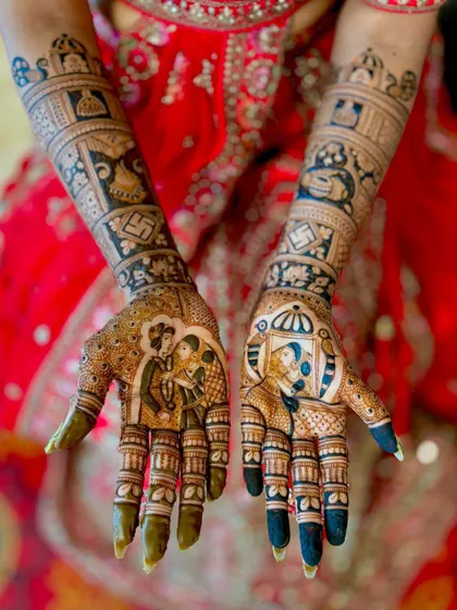 A vibrant and detailed bridal mehendi with custom portraits. This design beautifully captures the couple in a moment of celebration, surrounded by intricate floral and traditional patterns.