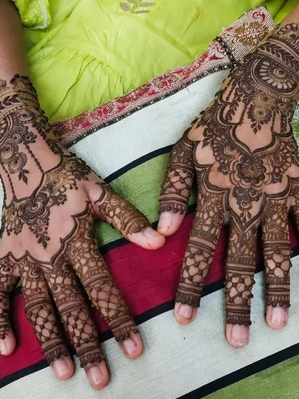 A classic design with a central mandala and detailed finger work.