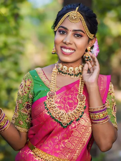 See how our full bridal set comes together. This look features a traditional kemp stone haram and choker, paired with a matching oddiyanam (waist belt) to complete the authentic bridal style.