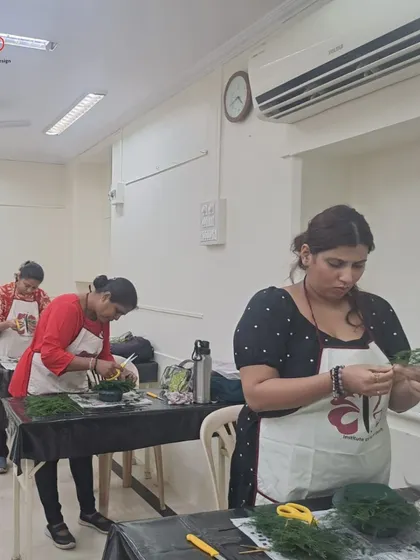 Our classroom is a space for focused learning and creativity. Here, students in our Advanced Certificate Course are busy preparing their materials and foliage, each one working on their unique floral design project.