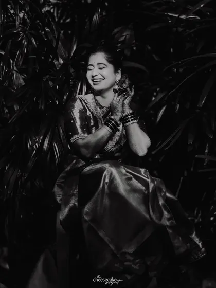 A joyful black and white portrait of the bride, her laugh is infectious.