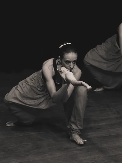 A close-up of two performers during "SAMVIT". The practice involves deep connection and awareness between the artists.