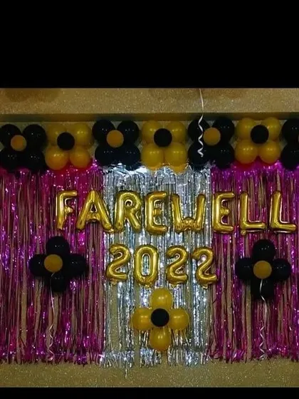 A cropped view of the farewell decor, focusing on the balloon work and the shimmer of the tinsel backdrop.