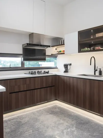 A kitchen should be designed for the way you actually live. This U-shaped layout maximizes counter space and storage, while the contrast of rich walnut and crisp white cabinetry keeps the look clean and timeless. It’s a space where function and beauty work in perfect harmony.