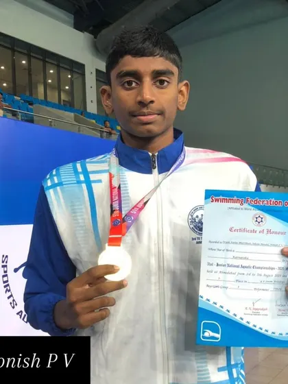 Monish P V with his gold medal from the 4x200m Freestyle Relay.