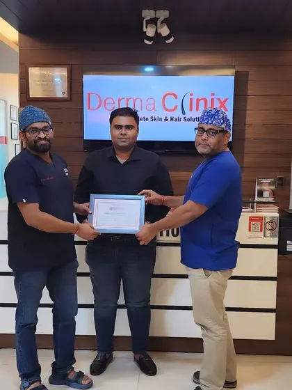 Dr. Kavish Chouhan and Dr. Amrendra Kumar presenting the fellowship certificate to Dr. Akash from Bangladesh.