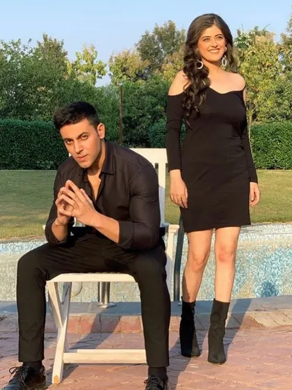 A modern, all-black look from 'Haule Haule'. I paired a simple off-shoulder black dress with stylish boots for a contrasting, contemporary scene in the music video.