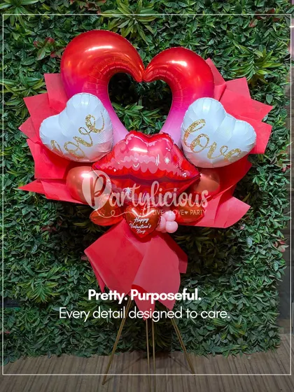 Pretty. Purposeful. Every detail designed to care. This heart-shaped Valentine's bouquet is not only beautiful but also made with our eco-conscious principles in mind.