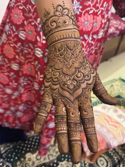 A single hand view of the bangle-length design. The intricate details and shading create a rich pattern that is both traditional and stylish.