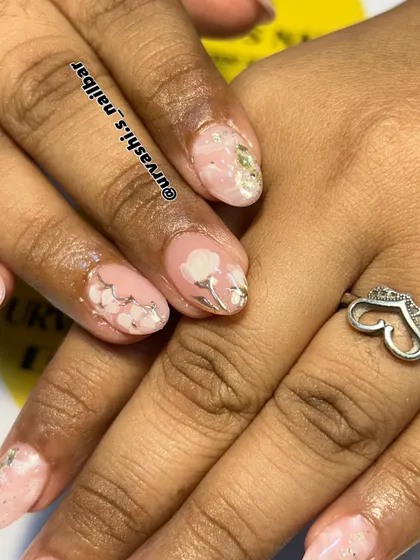 Soft and elegant, this set features delicate white flowers painted over a blush pink base. I added silver accents and a touch of glitter to create a dreamy, romantic look.