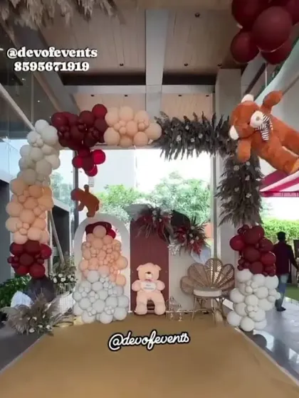This is a modern take on the teddy bear theme for a baby shower. I used a sophisticated color palette of maroon, peach, and white, with dried pampas grass for a bohemian touch.