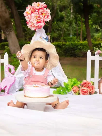 Cake smashes aren't just for the studio! We can set up a beautiful outdoor picnic theme for a first birthday celebration.