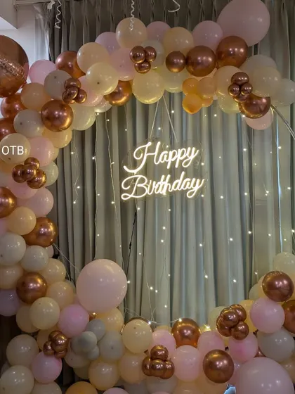 A closer look at the beautiful pastel and rose gold balloon ring, perfect for creating a stunning photo backdrop right in your own home.