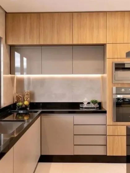A functional and stylish kitchen with two-tone cabinets in beige and wood. The black countertop and integrated appliances create a sleek, modern look, with plenty of storage to keep the space organized.